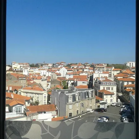 T2 Design Centre A Pied * Biarritz